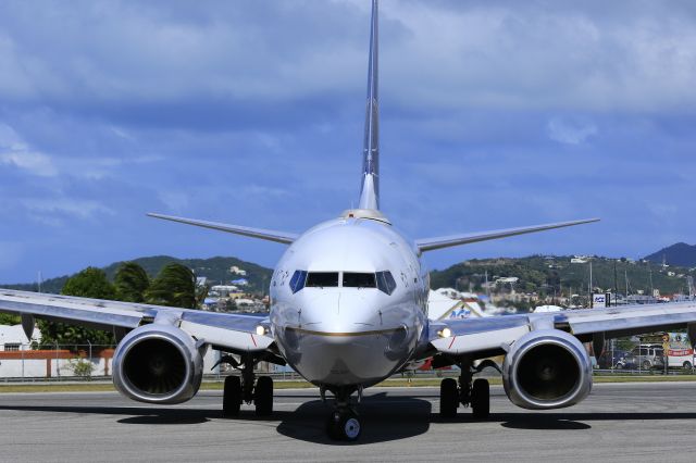 Boeing 737-700 (N27724)