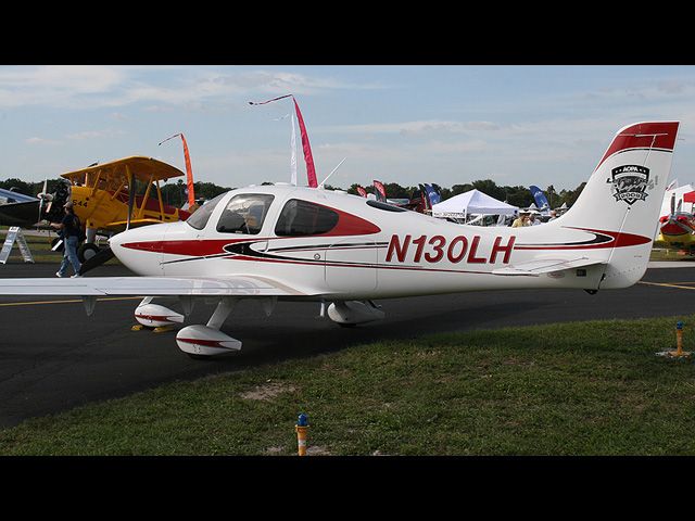 Cirrus SR-22 (N130LH) - New paint for the AOPA Sweeps aircraft