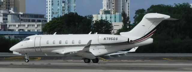 Canadair Challenger 350 (N795QS)