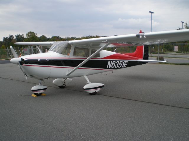 Cessna Skyhawk (N6351E)