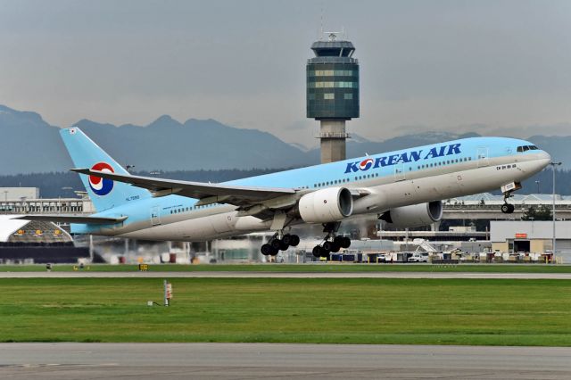 Boeing 777-200 (HL7598)