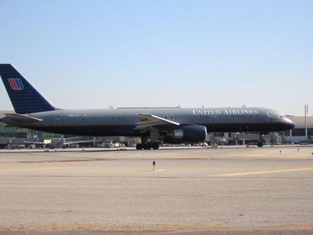 Boeing 757-200 (N562UA) - Holding on RWY 19R