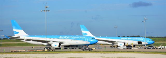 Airbus A330-200 —