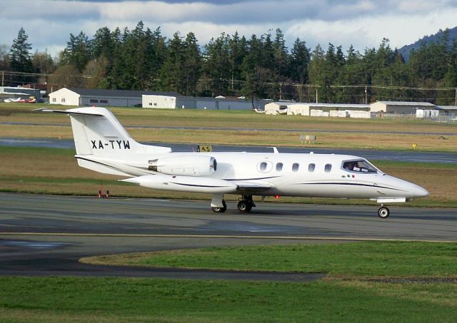 Learjet 25 (XA-TYW)