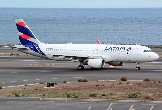 Airbus A320 (PR-TYT)