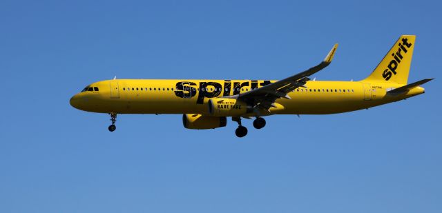 Airbus A321 (N671NK) - On final is this 2016 Spirit Airlines Airbus A321-231 in the Spring of 2021.