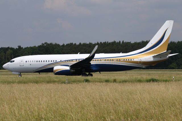 Boeing 737-800 (N737GG)