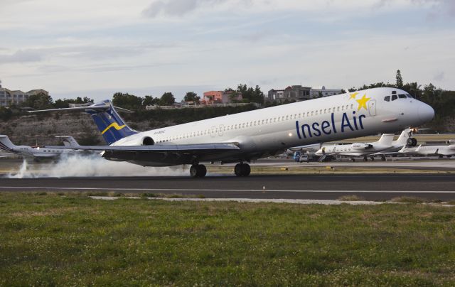 McDonnell Douglas MD-83 (PJ-MDC)