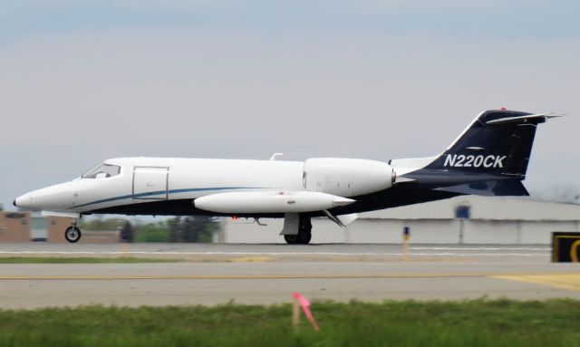 Learjet 35 (N220CK) - LJ35 landing at BUF