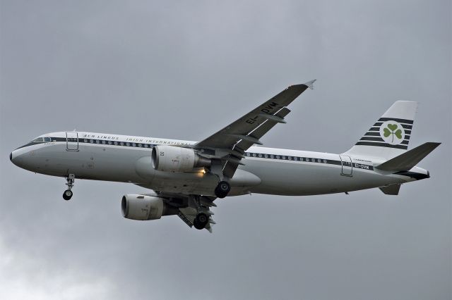 Airbus A320 (EI-DVM) - Airbus A320-214, Aer Lingus, EI-DVM, 14.Oct.2022, EGLL London Heathrow, Waye Ave Park