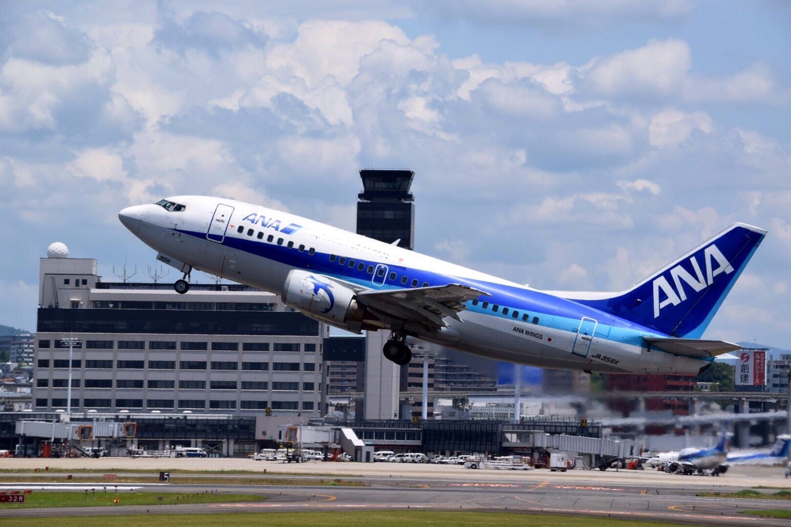 Boeing 737-700 (JA356K)