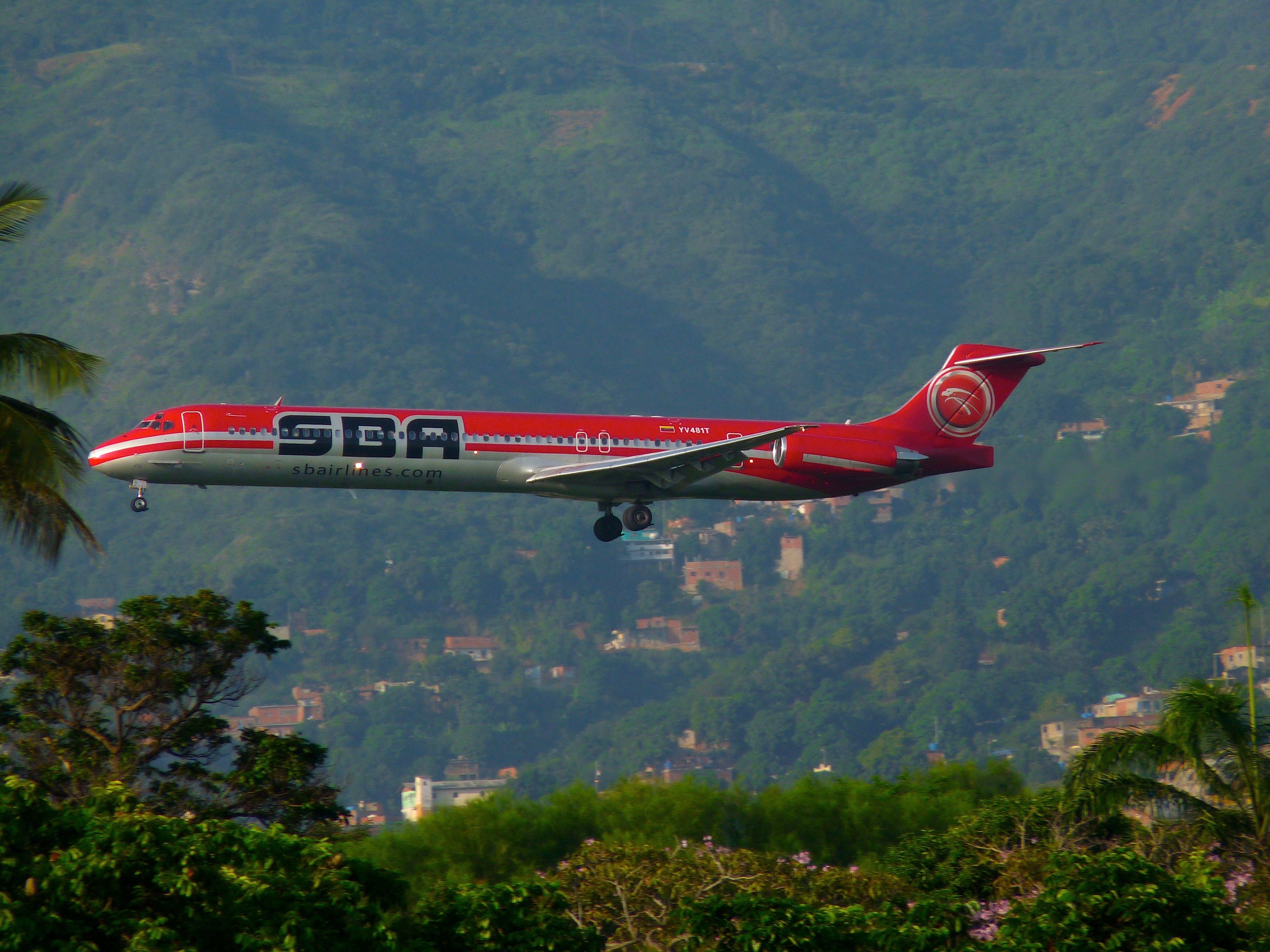 McDonnell Douglas MD-83 (YV-481T)