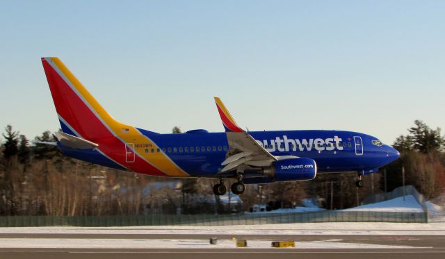 Boeing 737-700 (N913WN) - Southwest 737-700 landing on Runway at 24 at MHT on January 10, 2015.