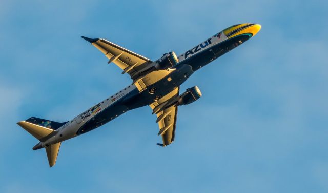 Embraer ERJ-190 (PR-AYU)