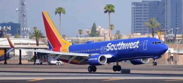 Boeing 737-700 (N8550Q) - Phoenix Sky Harbor International Airport rwy 8 09SEP19