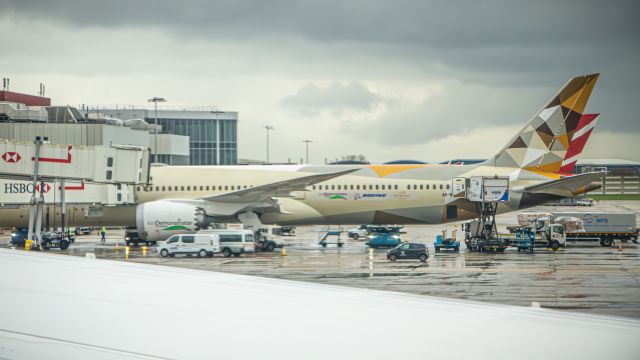 BOEING 787-10 Dreamliner (A6-BMB)