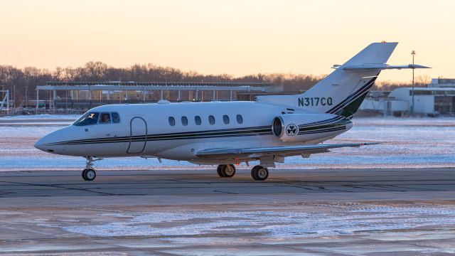 Hawker 800 (N317CQ) - A Hawker 800XP taxi's past on its way to the departure holding area.