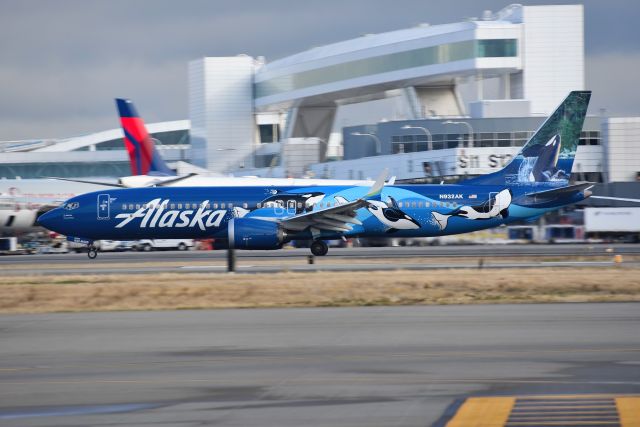 Boeing 737 MAX 9 (N932AK) - 11-02-22