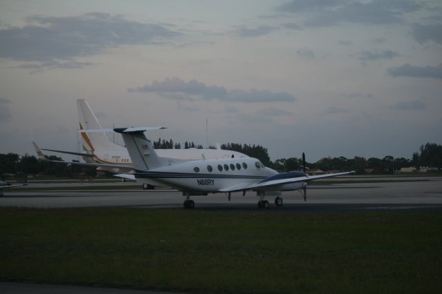 Beechcraft Super King Air 300 (N88RY)
