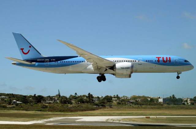 Boeing 787-9 Dreamliner (G-TUIJ)