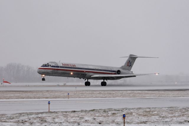 McDonnell Douglas MD-80 (N962TW) - AA 1295 touching down on RWY 24L after it was forced back to the airport due to engine failure while departing for DFW on 21 Dec 2012.