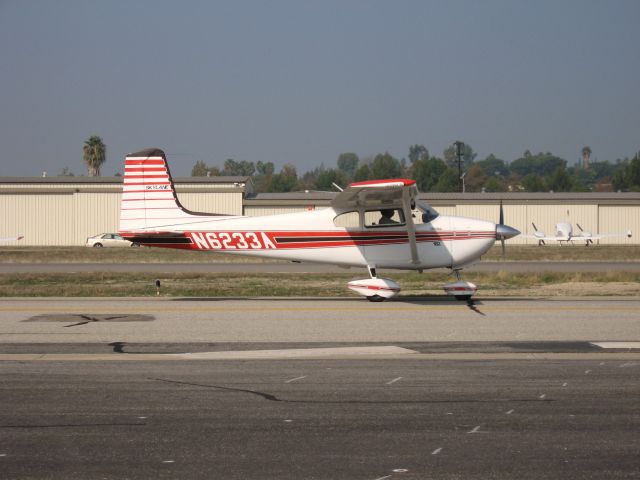 Cessna Skylane (N6233A) - Taxiing to RWY 24