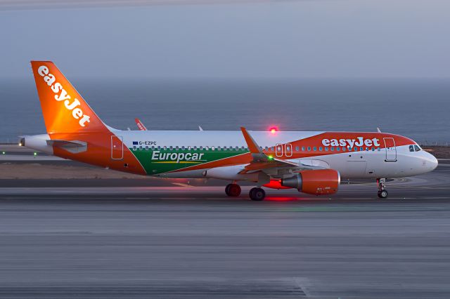 Airbus A320 (G-EZPC) - TENERIFE SURbr /15/01/2017