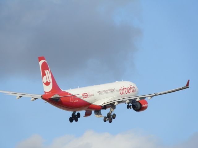 Airbus A330-200 (D-ALPI) - On the way to Berlin(TEGEL)
