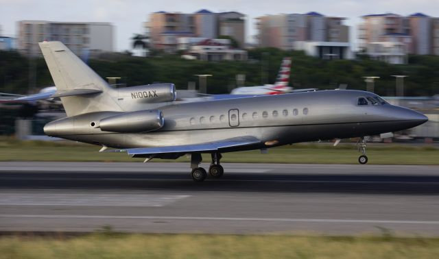 Dassault Falcon 900 (N100AX)