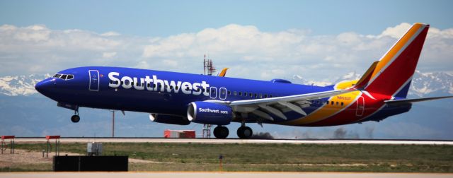 Boeing 737-800 (N8692F) - Arriving on 16L.