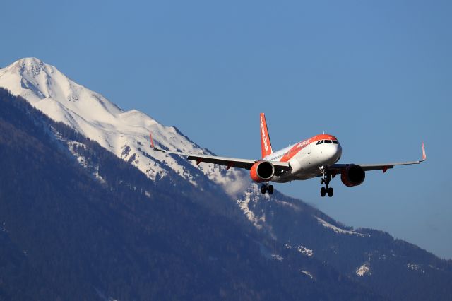 Airbus A320neo (G-UZHR)