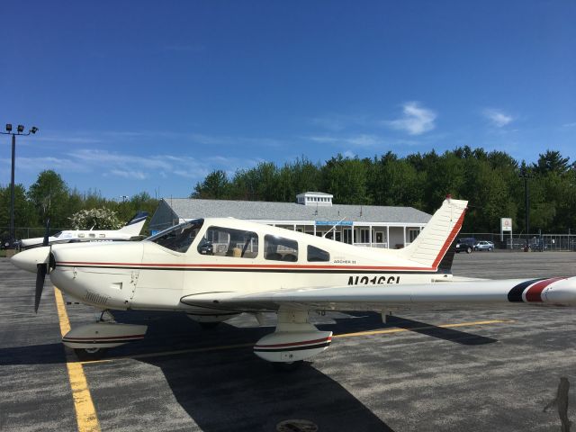 Piper Cherokee (N2166L)