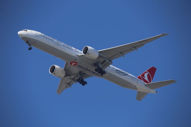 BOEING 777-300ER (TC-LJC)