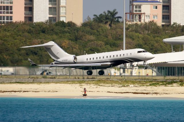 Bombardier Global 5000 (N782SF)