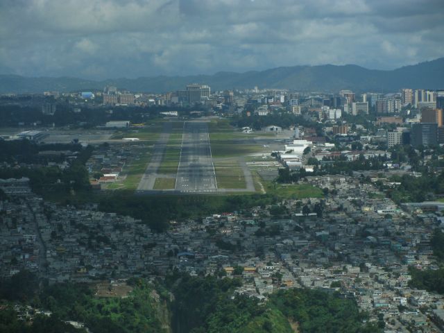 — — - Final Rwy 01 MGGT (GUA) La Aurora Intl Airport, Guatemala City, Guatemala.