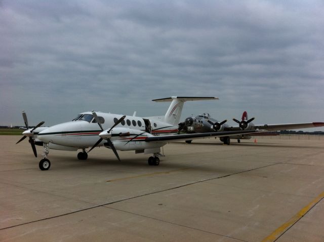 Beechcraft Super King Air 300 (N156CH) - B-300 and B-17, which is better?