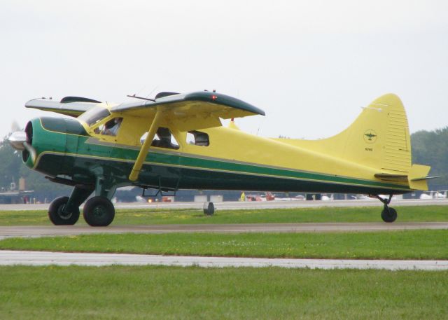 De Havilland Canada DHC-2 Mk1 Beaver (N28S) - AirVenture 2016. You can see Mr. Fords beard.