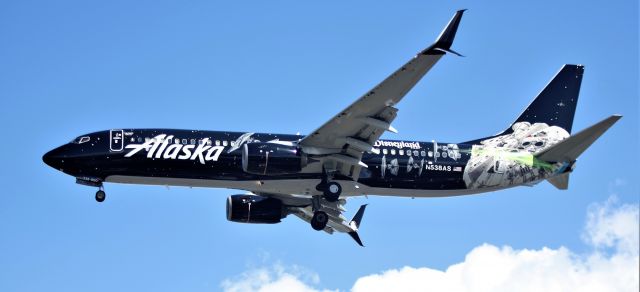 Boeing 737-800 (N538AS) - PSP-SEA  Star Wars Livery   5-8-2022