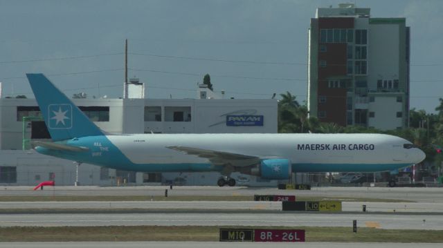 BOEING 767-300 (N495MM)