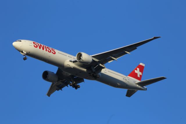 BOEING 777-300ER (HB-JNB)