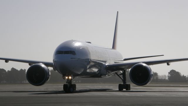 BOEING 777-300ER (A6-EBW)