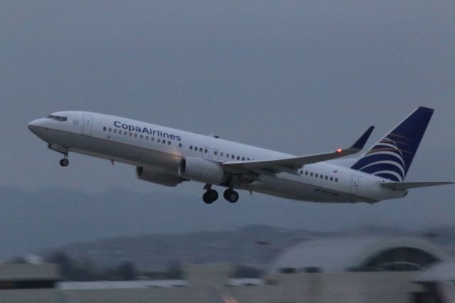 Boeing 737-800 (HP-1827CMP)