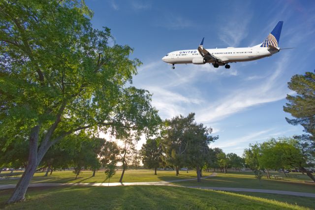 Boeing 737-900 (N66825) - Edited shot of a United Boeing 737-900 oh approach to KPHX. Original aircraft shot on approach to KPHX edited over Roadrunner Park in PHX. 