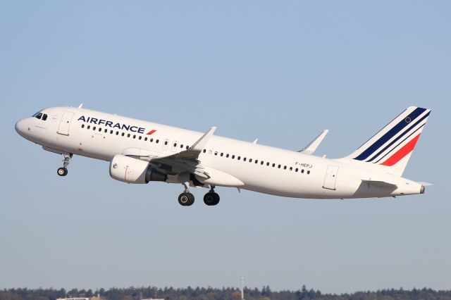 Airbus A320 (F-HEPJ)