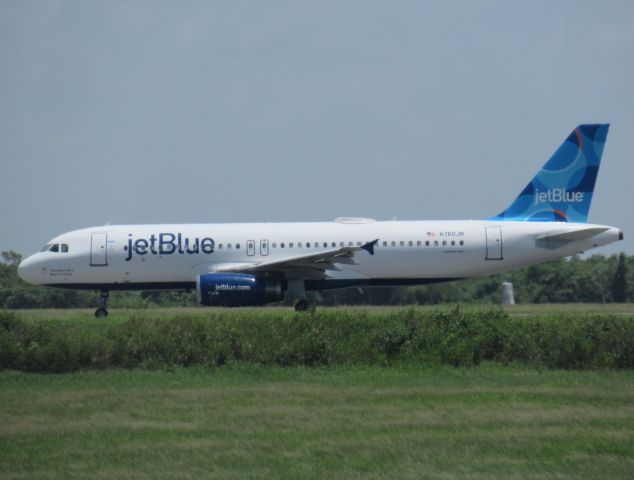 Airbus A320 (N760JB)