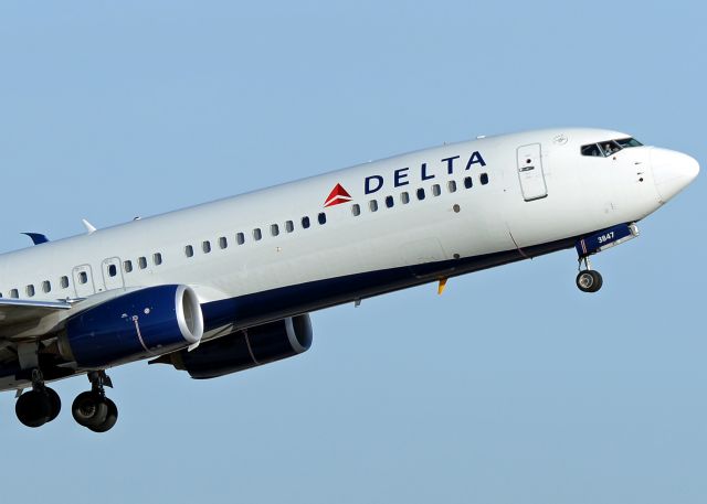 Boeing 737-800 (N847DN)