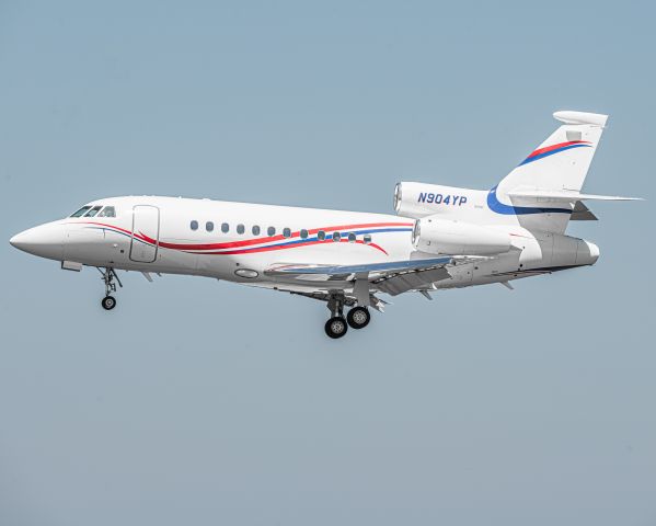 Dassault Falcon 900 (N904YP) - Beautiful Falcon 900 on final into KCVX’s rwy 27