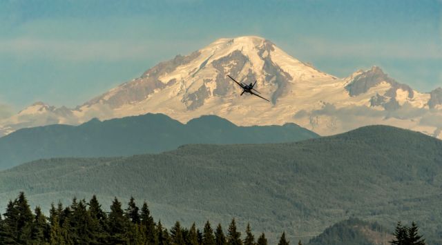 — — - Grumman Bearcat turning toward Mount Baker from CYXX