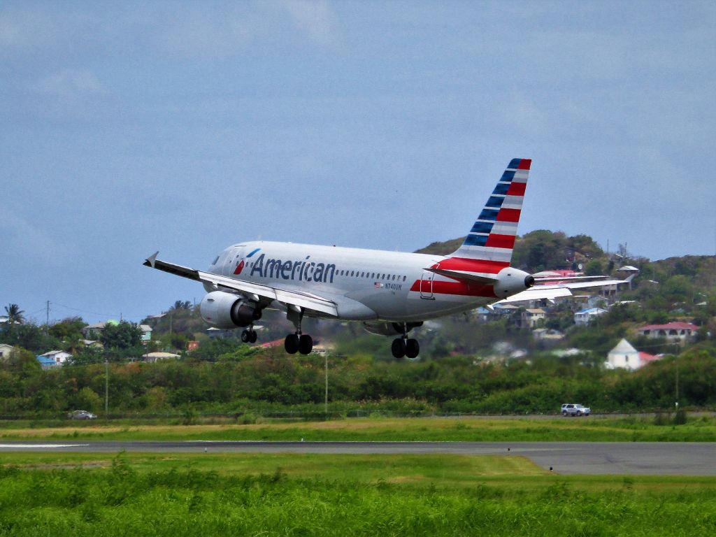 Airbus A319 (N740UW)