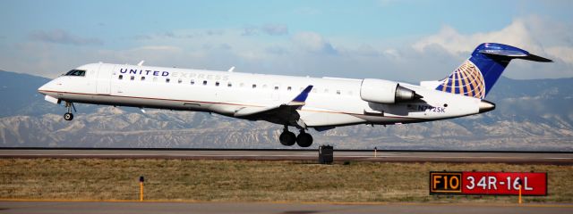 Canadair Regional Jet CRJ-700 (N792SK) - Landing on 16L.